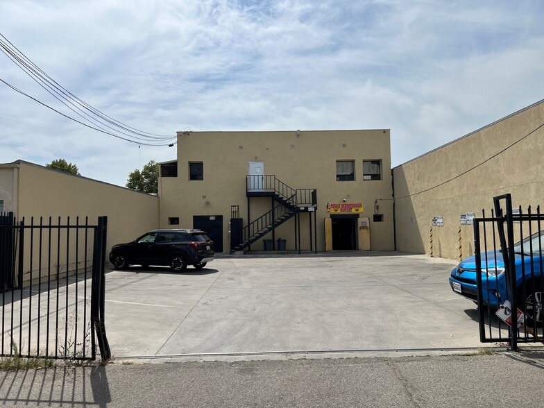 7118-7122 Reseda Blvd, Reseda, CA for sale - Building Photo - Image 2 of 3