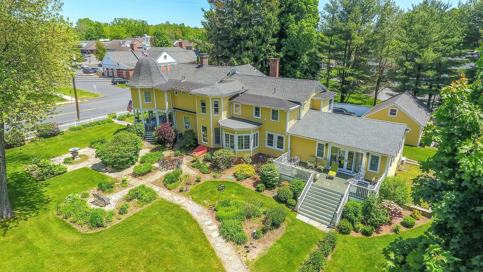 13 Bridge St, Suffield, CT 06078