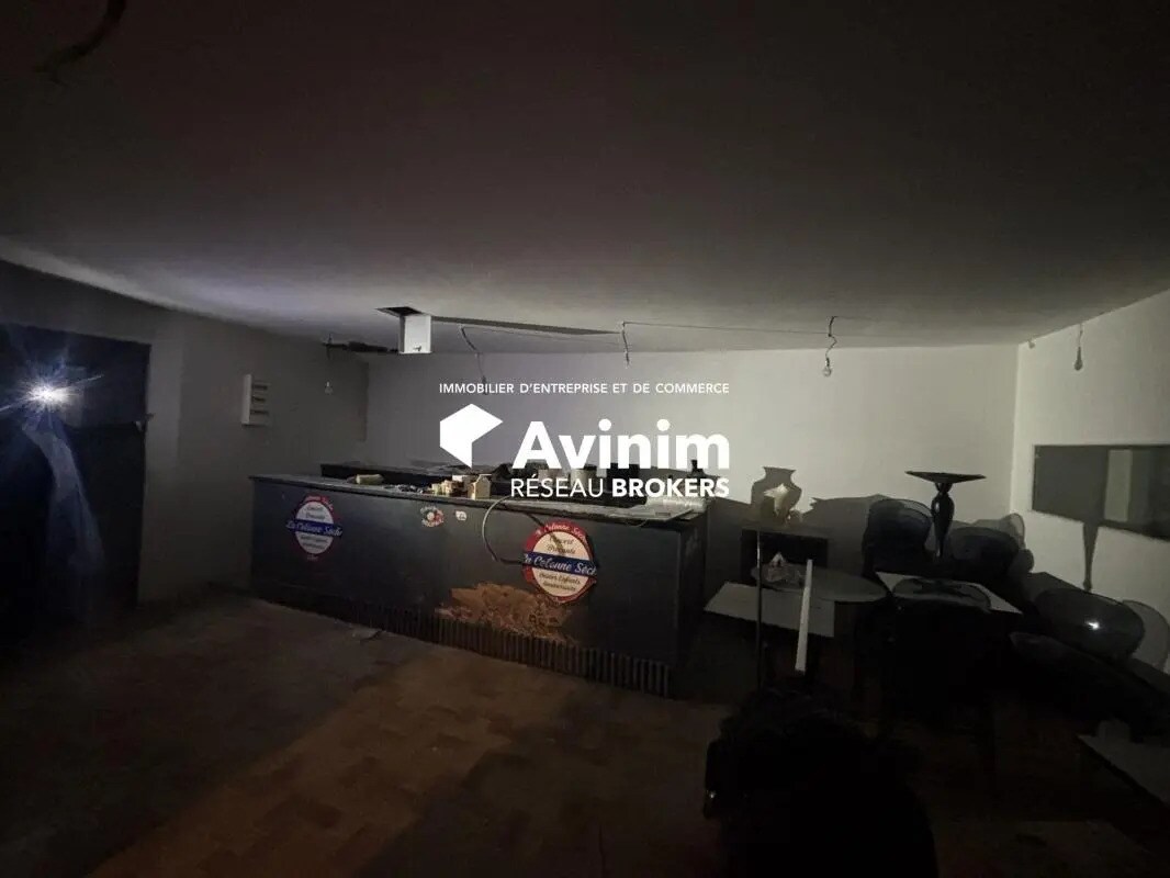 Retail in Paris for lease Interior Photo- Image 1 of 6