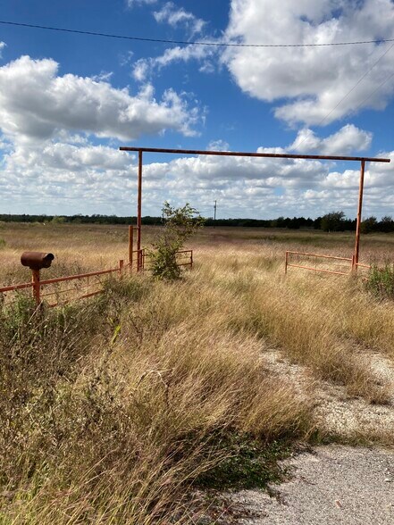 5133 North Highway 183, Lockhart, TX for sale - Building Photo - Image 1 of 1