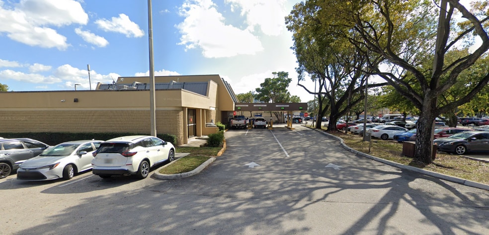 10781 W Flagler St, Miami, FL for sale - Building Photo - Image 2 of 5