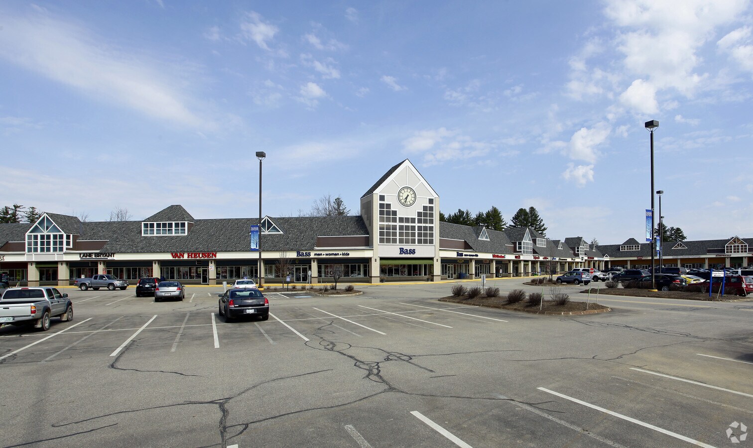 120 Laconia Rd, Tilton, NH 03276 Tanger Outlets Tilton