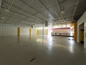 10208 Beechnut St, Houston, TX for lease Building Photo- Image 2 of 10