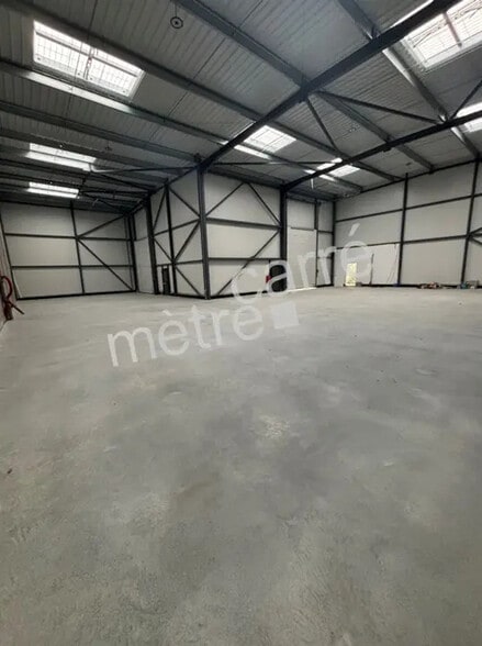 Flex in Carquefou for lease - Building Photo - Image 2 of 10