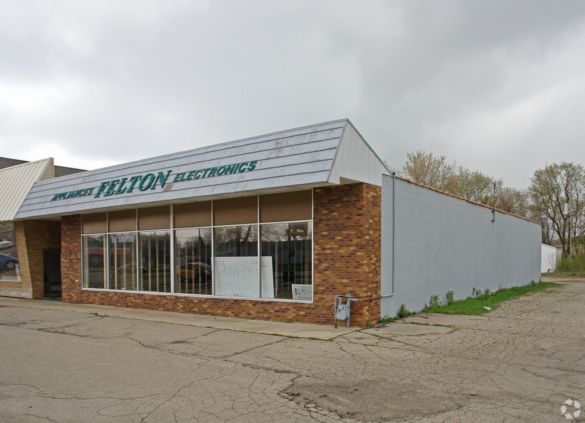 106-110 Stimpson St, Watertown, WI for sale Primary Photo- Image 1 of 1