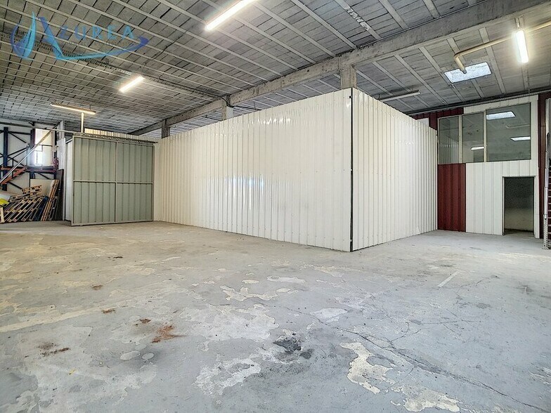 Industrial in Carros for sale - Interior Photo - Image 2 of 6