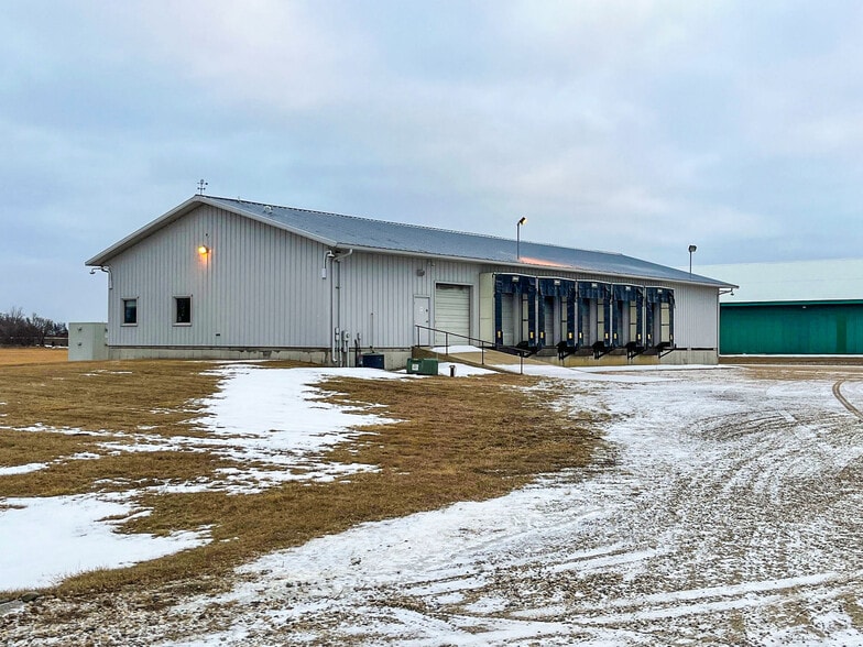 4493 US-12, Willmar, MN for lease - Primary Photo - Image 1 of 9