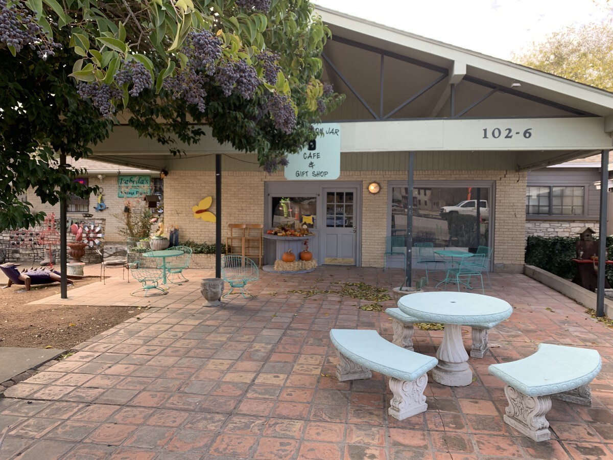 102 N Main St, Salado, TX 76571