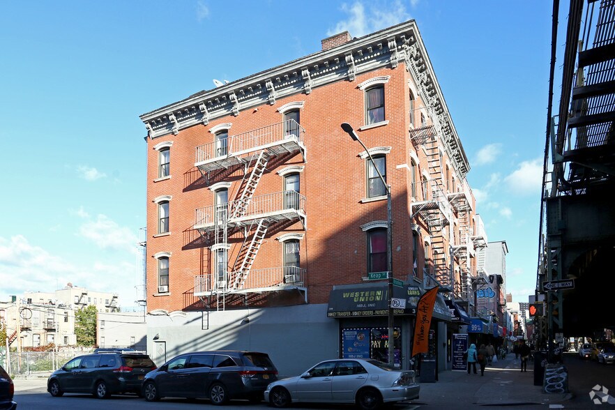359-365 Broadway, Brooklyn, NY for sale - Primary Photo - Image 1 of 1