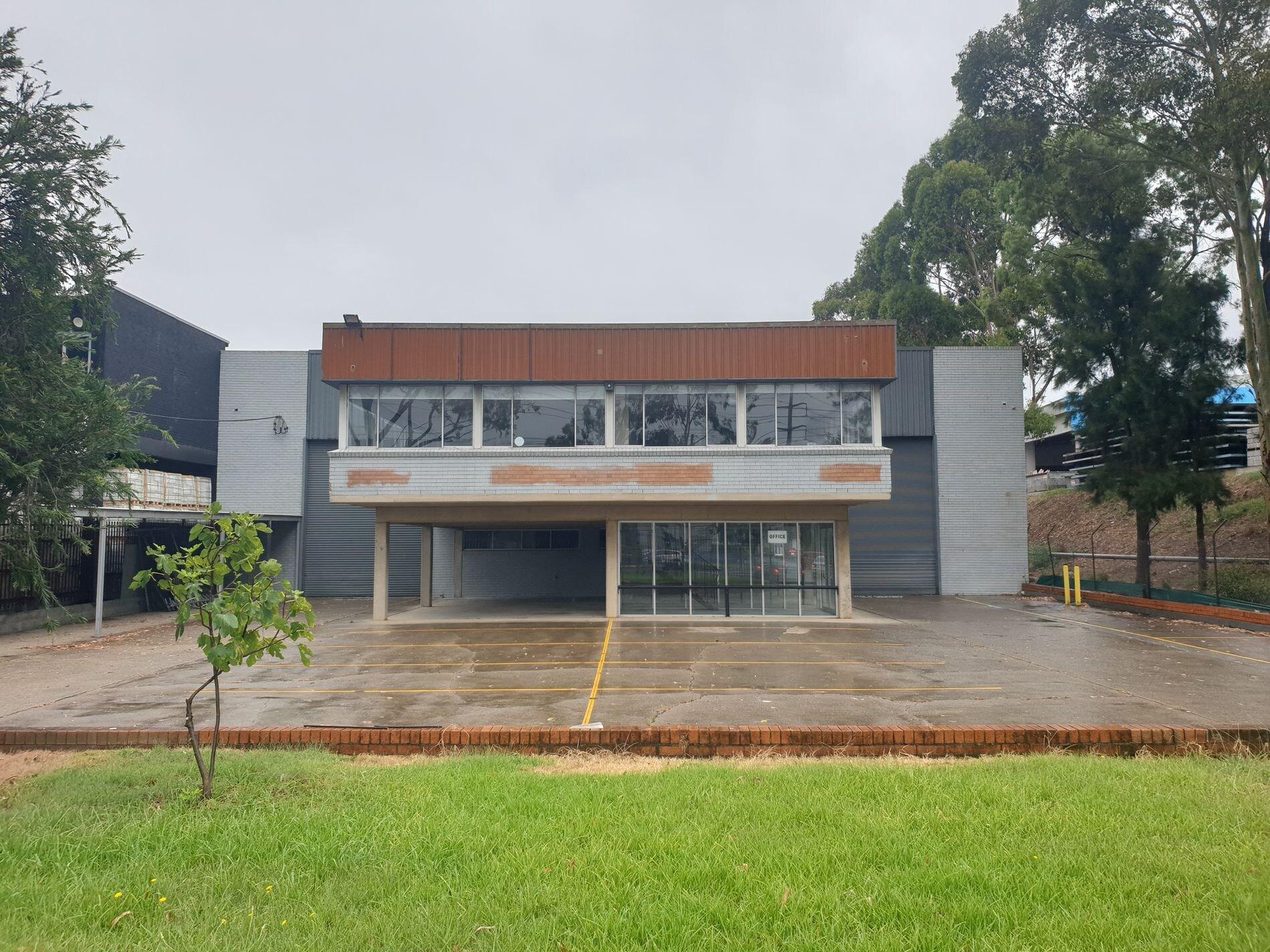 183 Warren Rd, Smithfield for lease Building Photo- Image 1 of 3