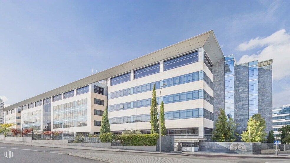 Avenida de Fuente de la Mora, 1, Madrid, Madrid for lease - Commercial Listing Video - Image 2 of 38