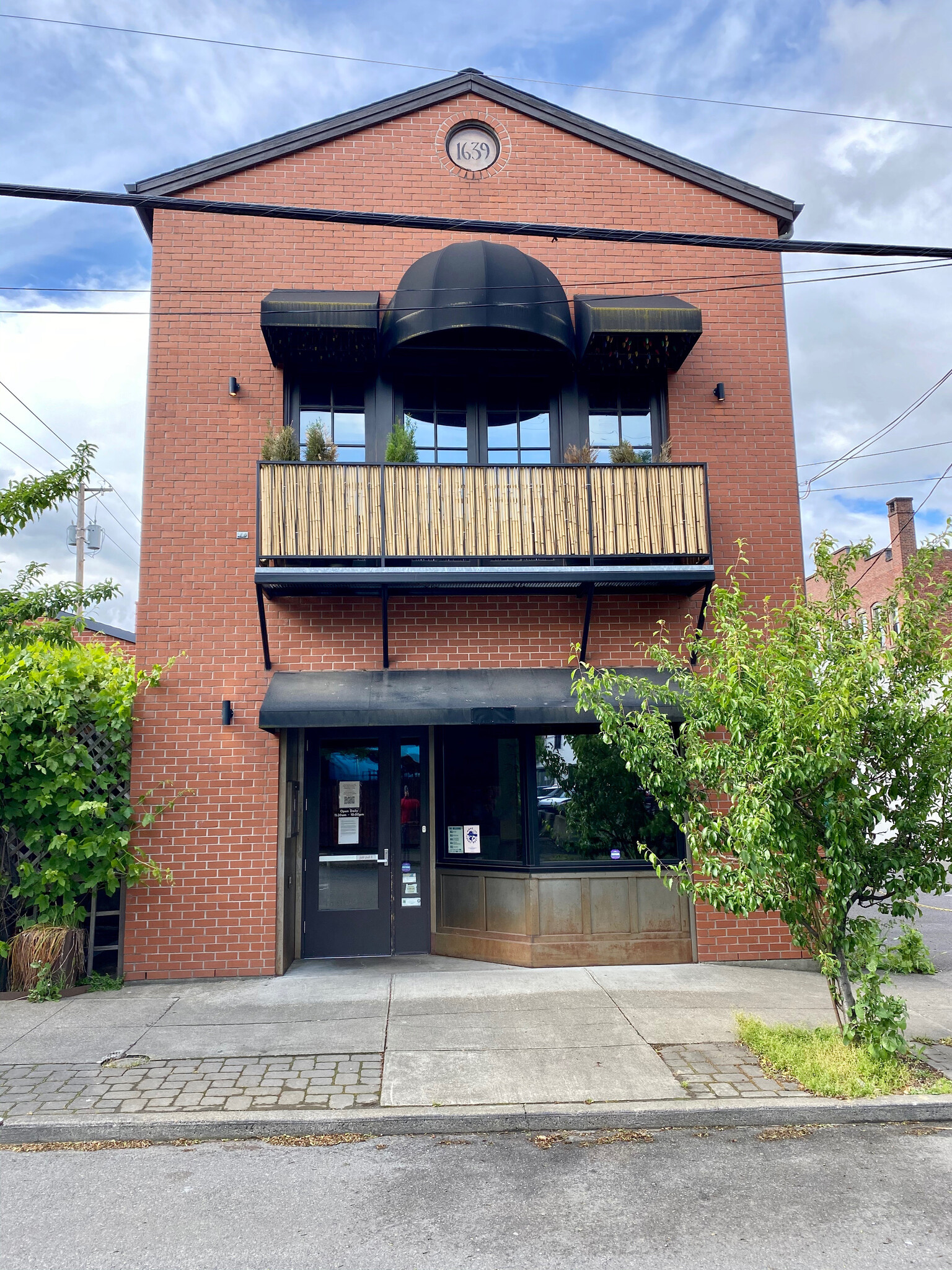 1639 NW Marshall St, Portland, OR for lease Building Photo- Image 1 of 27