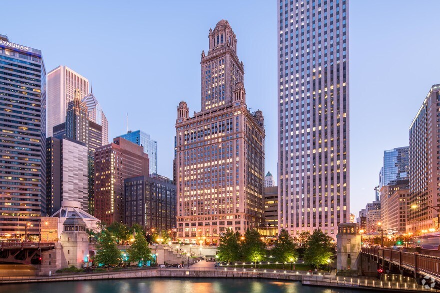 35 E Wacker Dr, Chicago, IL for lease - Building Photo - Image 2 of 17