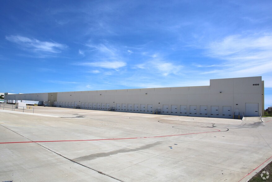 4400 W Walnut Hill Ln, Irving, TX for lease - Building Photo - Image 3 of 5