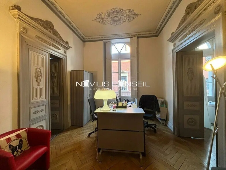 Office in Toulouse for lease - Interior Photo - Image 2 of 7
