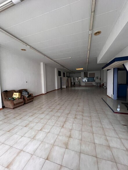 Retail in Figueres, Gerona for lease - Interior Photo - Image 2 of 4