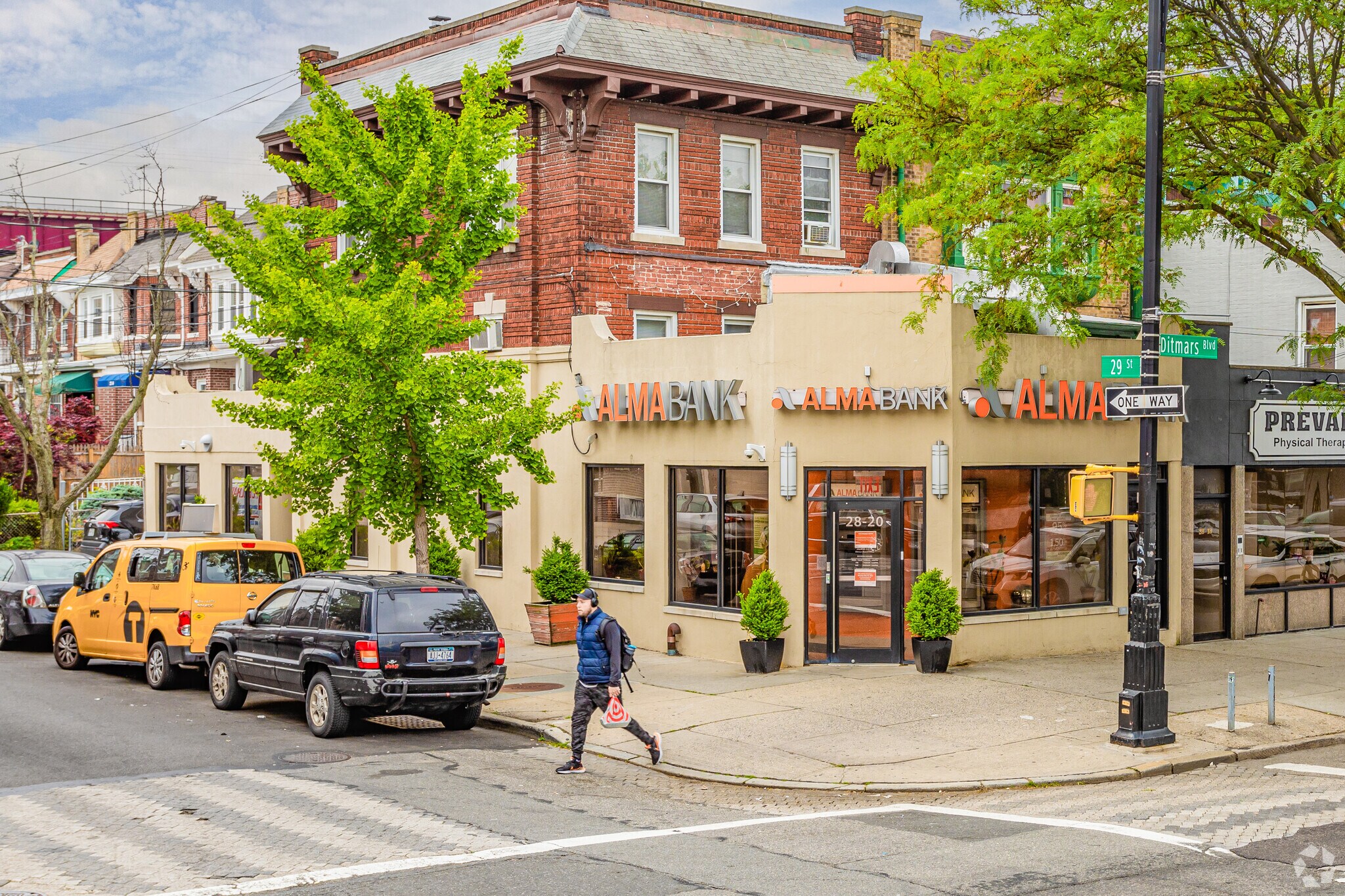 2820 Ditmars Blvd, Astoria, NY for lease Primary Photo- Image 1 of 4