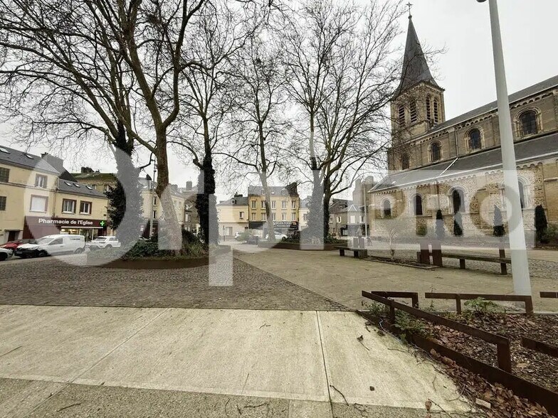 Office in Le Havre for lease - Building Photo - Image 2 of 7