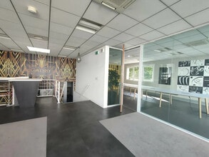 Office in Saint-Cloud for sale Interior Photo- Image 2 of 3