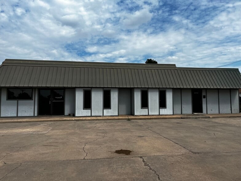 404 Douglas Ave, Beaver, OK for sale - Primary Photo - Image 1 of 12