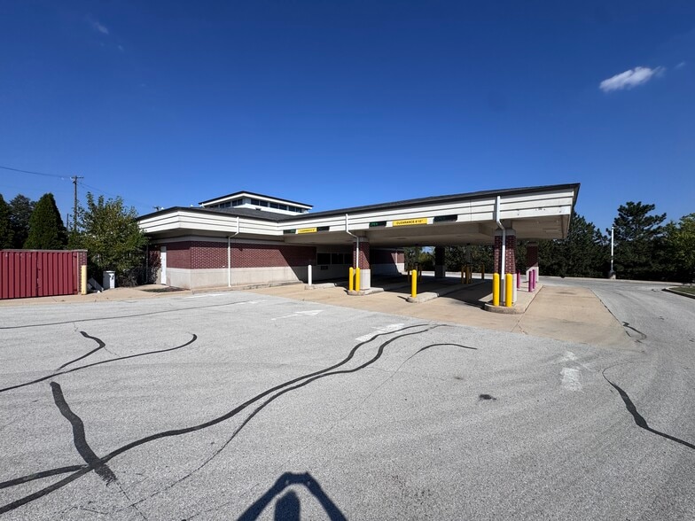 2505 N Farnsworth Ave, Aurora, IL for lease - Building Photo - Image 3 of 21