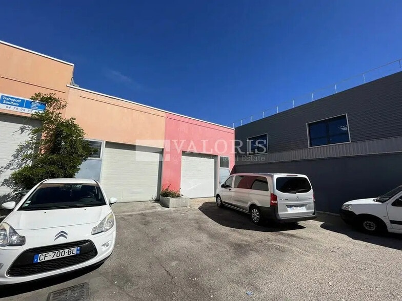 Flex in Vénissieux for lease - Building Photo - Image 1 of 30