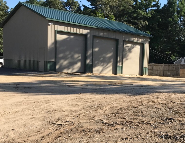 17 Charge Pond Rd, Wareham, MA 02571