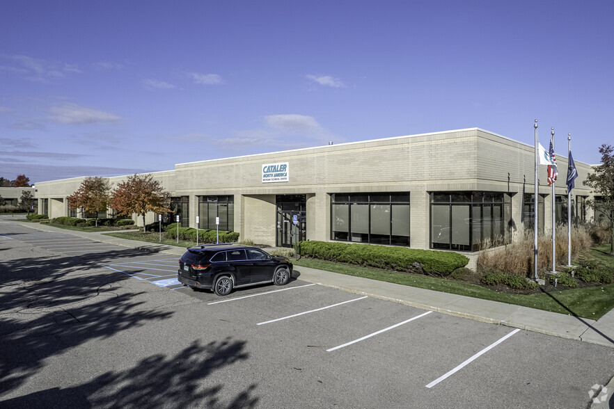 39575 Lewis Dr, Novi, MI for lease - Primary Photo - Image 1 of 12