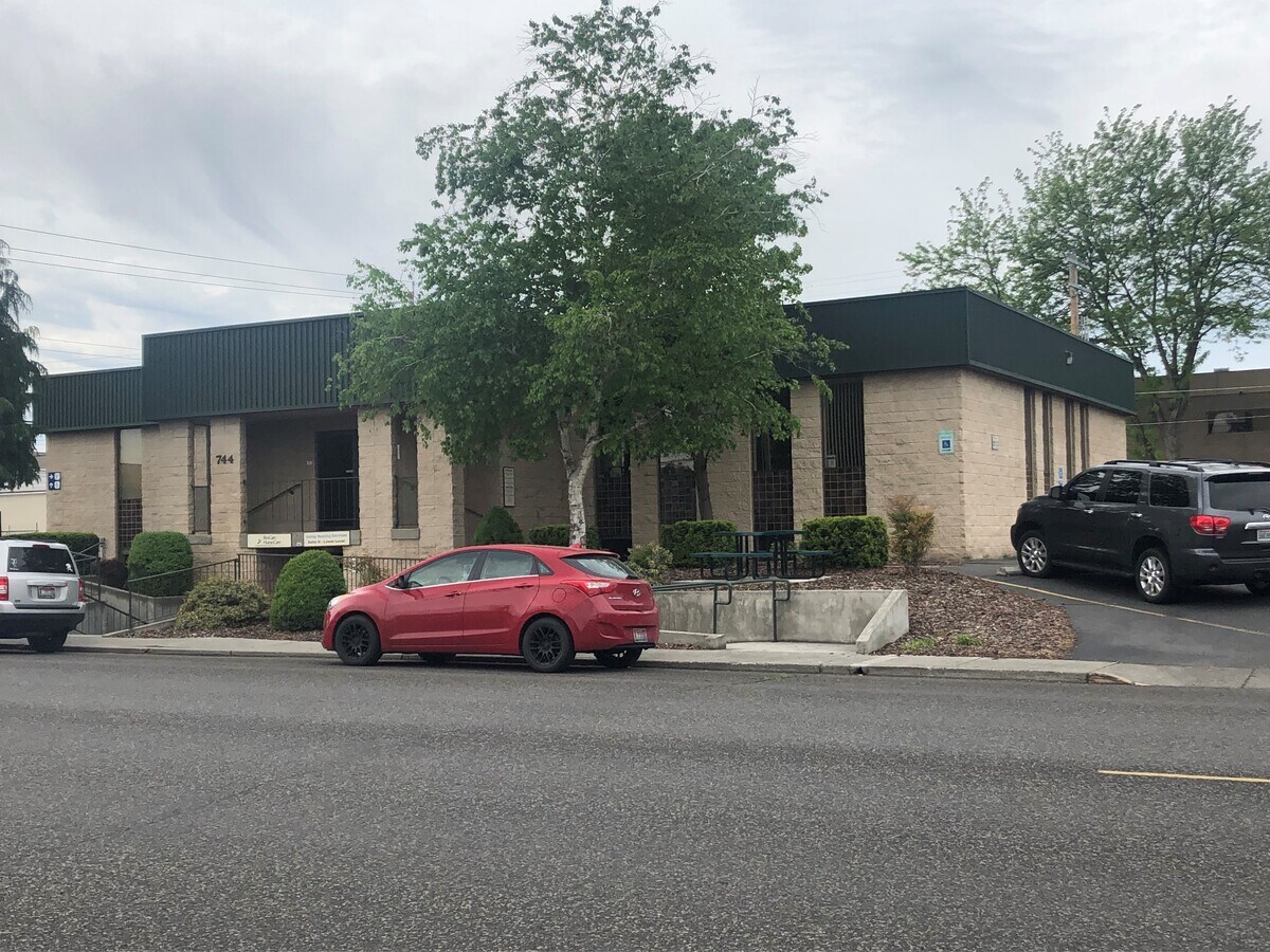744 5th St, Clarkston, WA 99403