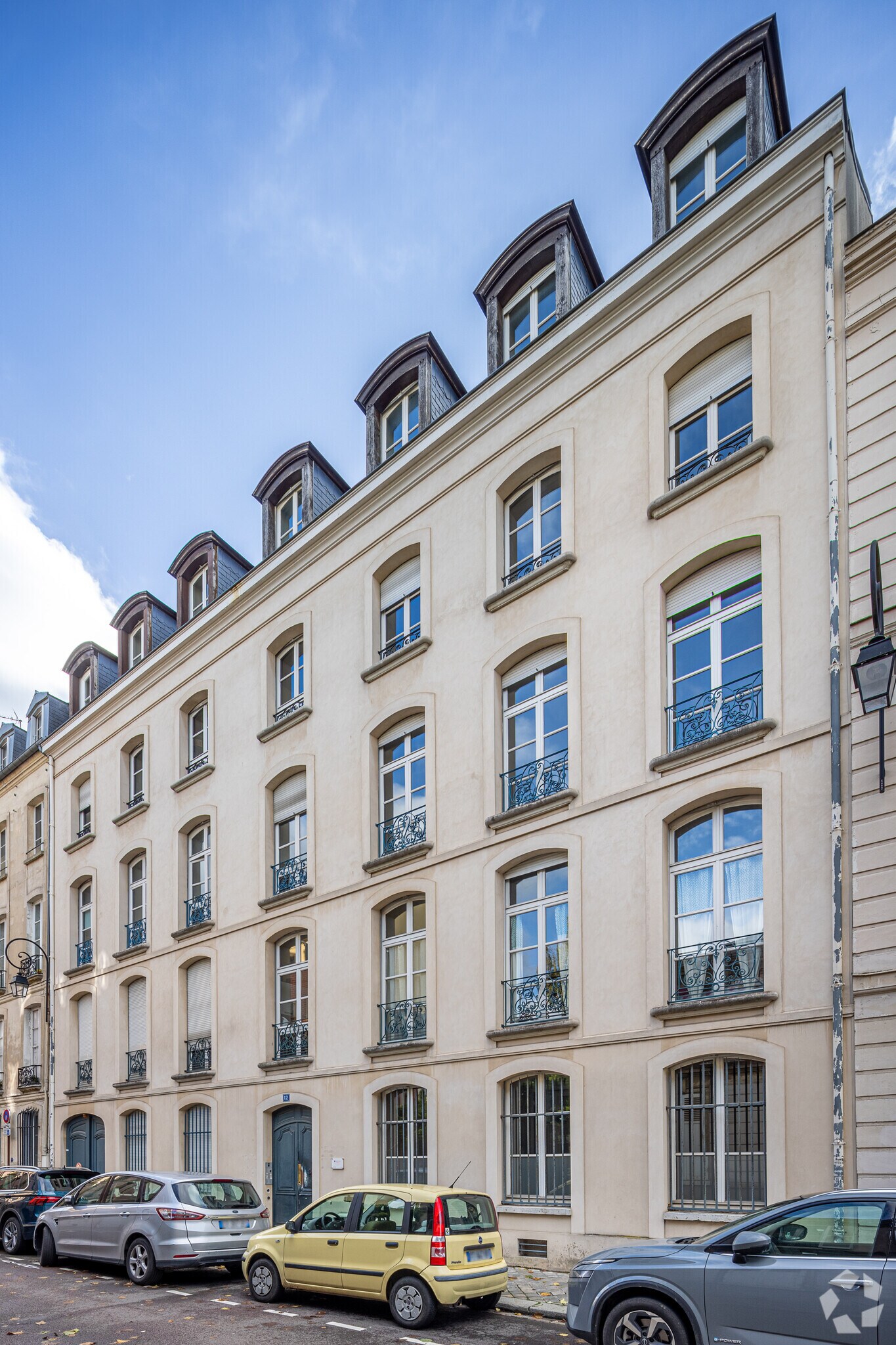 Rue Des Bourdonnais, Versailles for lease Primary Photo- Image 1 of 2