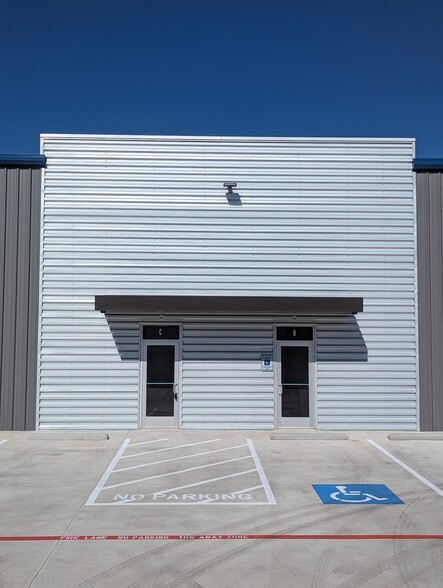 12015 Woodworth Dr, Cypress, TX for lease - Building Photo - Image 2 of 18