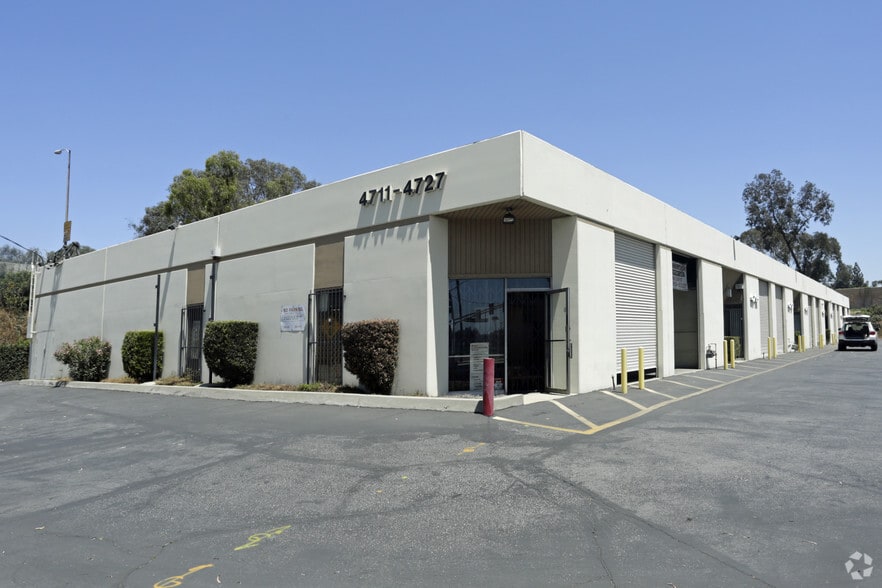 4711-4727 E Washington Blvd, Commerce, CA for lease - Building Photo - Image 2 of 9