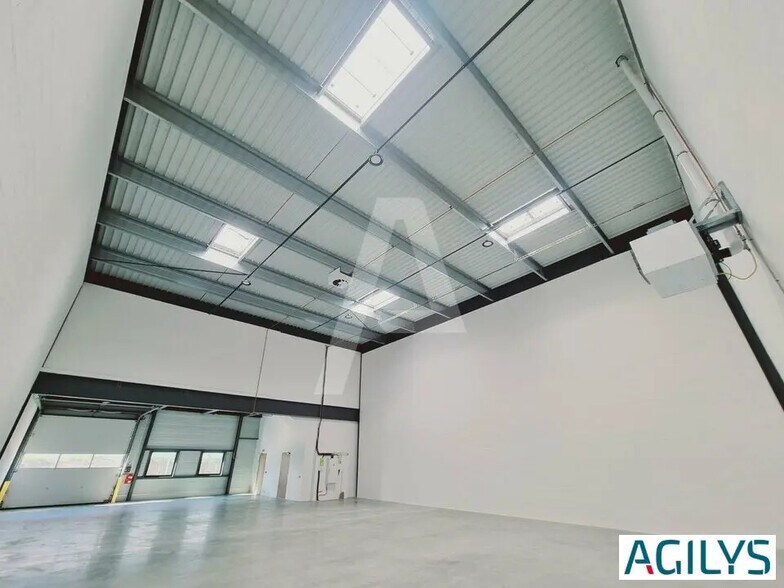 Flex in Corbeil-Essonnes for lease - Interior Photo - Image 3 of 6