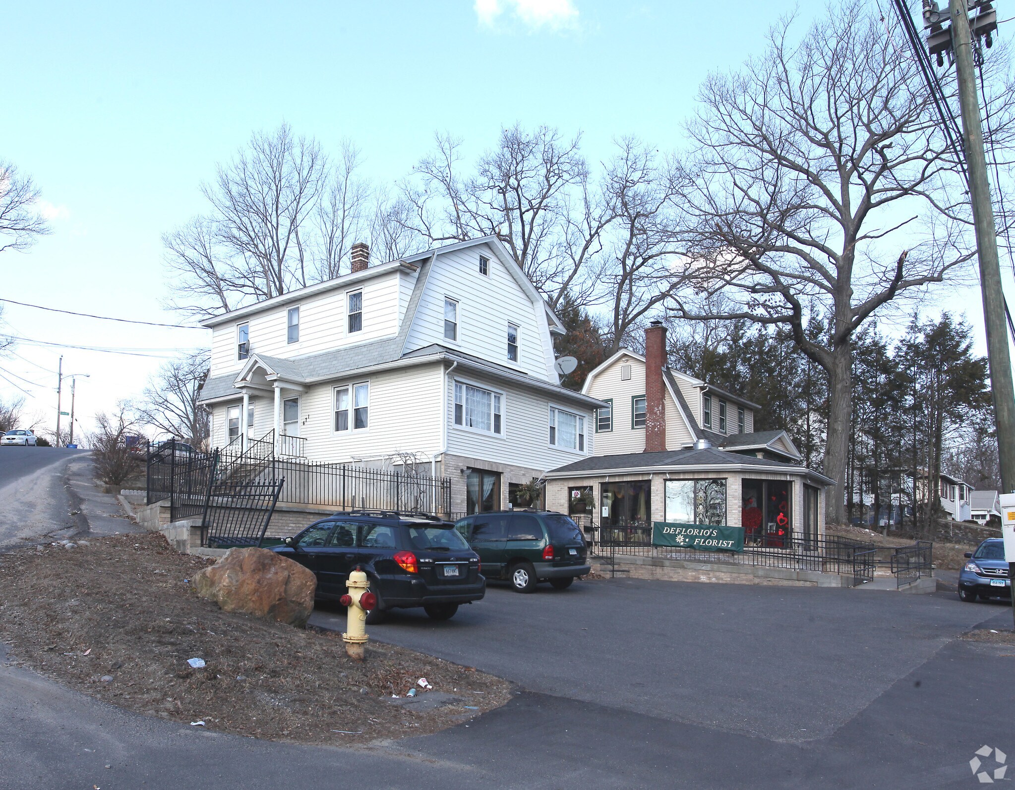 671 Meriden Rd, Waterbury, CT for sale Primary Photo- Image 1 of 1