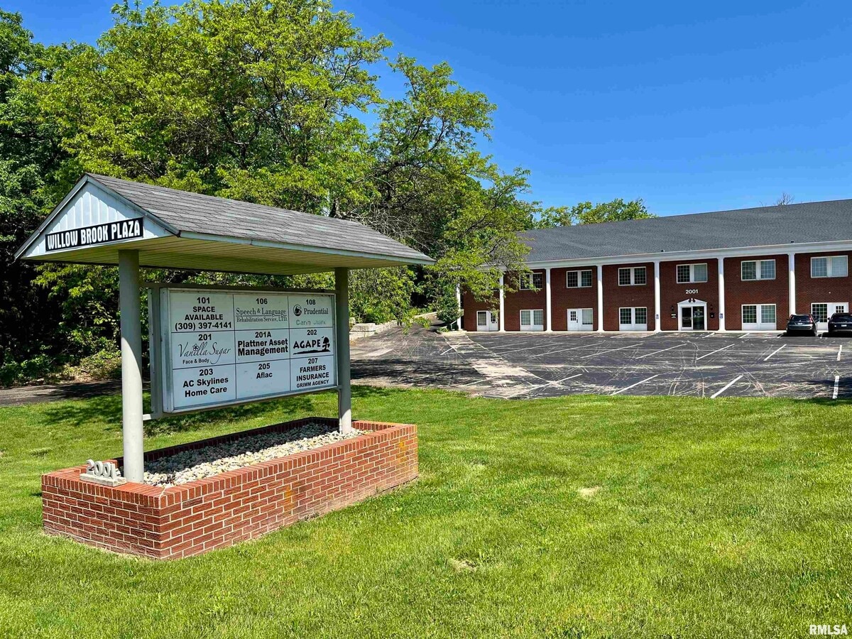 2001 W Willow Knolls Rd, Peoria, IL 61614 Willowbrook