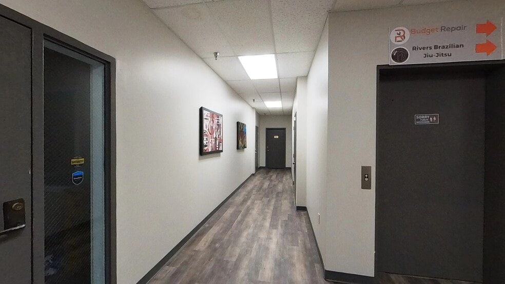 911 Massachusetts St, Lawrence, KS for lease - Building Photo - Image 3 of 8