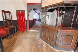 95 Queen St, Pembroke Dock for lease Interior Photo- Image 2 of 10