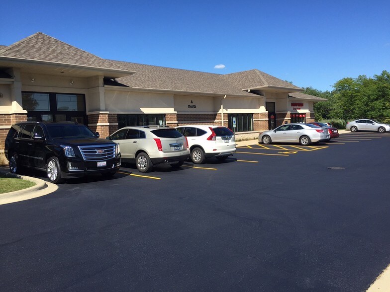 4 N Deer Point Rd, Hainesville, IL for sale - Building Photo - Image 1 of 1