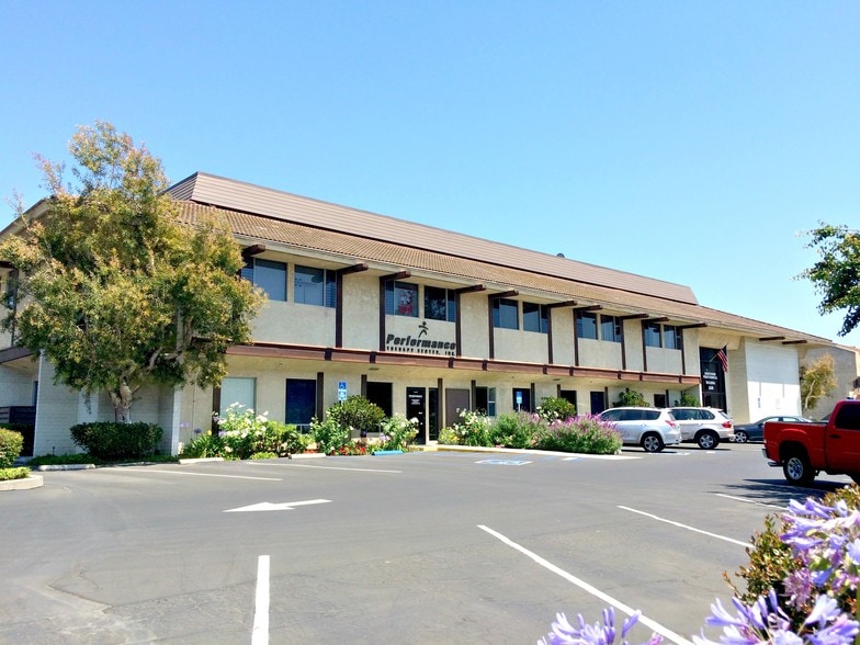 450 Rosewood Ave, Camarillo, CA for lease - Building Photo - Image 3 of 4
