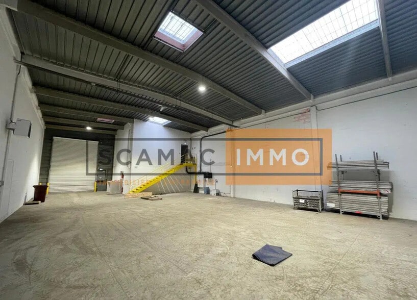 Office in Torcy for lease - Building Photo - Image 2 of 6