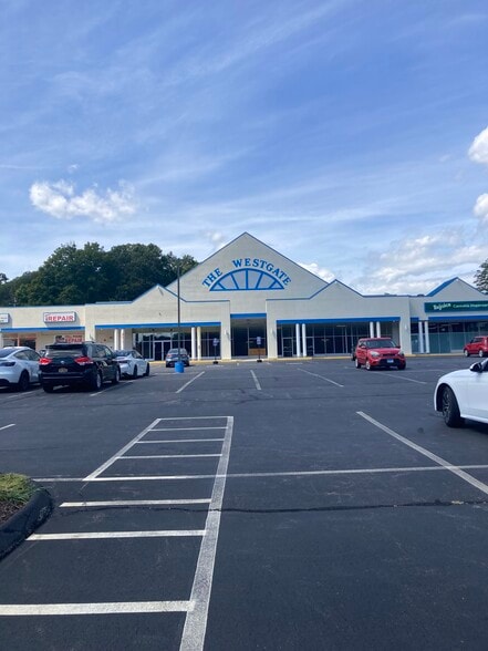 411-431 W Main St, Norwich, CT for lease - Building Photo - Image 1 of 6