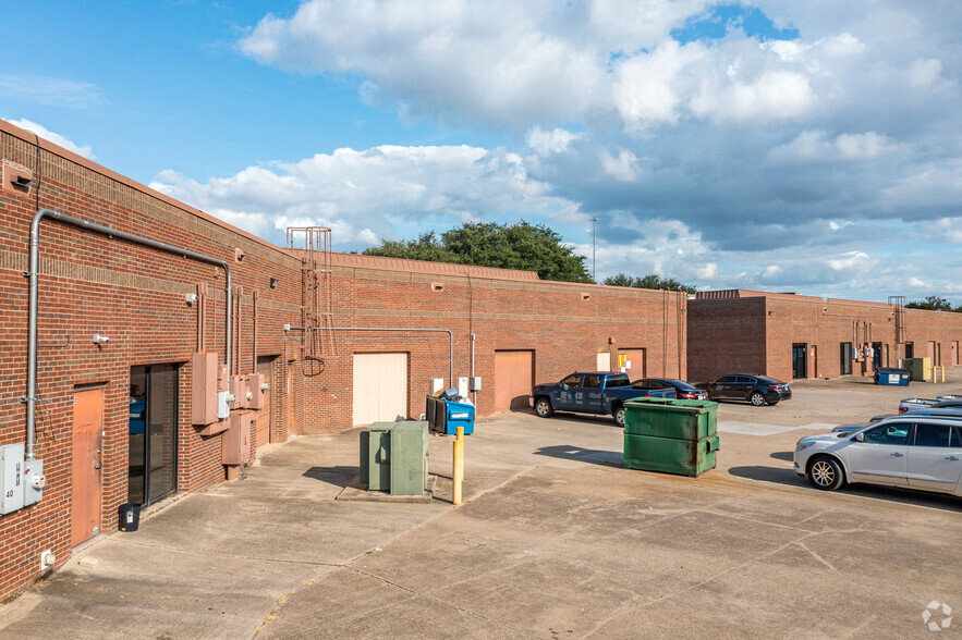 3900-4096 Sandshell Dr, Fort Worth, TX for lease - Building Photo - Image 3 of 8