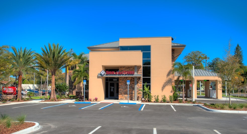 1901 Manatee Ave W, Bradenton, FL for sale - Building Photo - Image 1 of 1