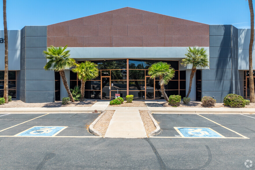 2020 W Guadalupe Rd, Gilbert, AZ for lease - Building Photo - Image 3 of 10