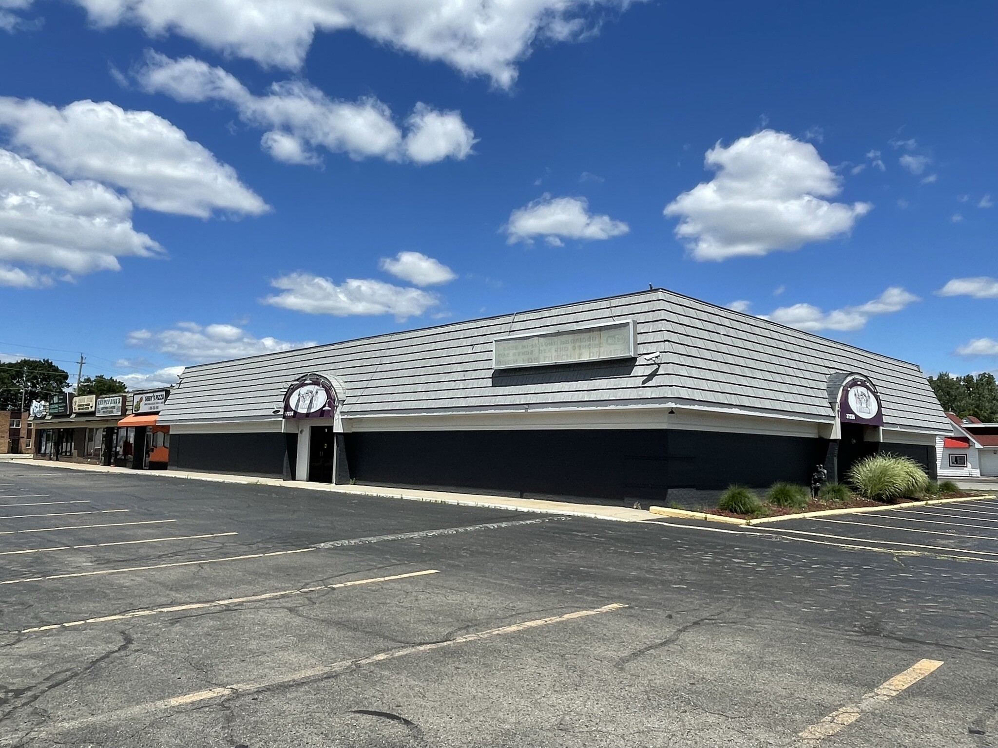 37235-37245 Groesbeck Hwy, Clinton Township, MI for lease Building Photo- Image 1 of 16