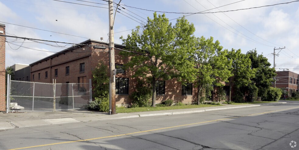 65 Rue de Port-Royal O, Montréal, QC for lease - Building Photo - Image 2 of 8