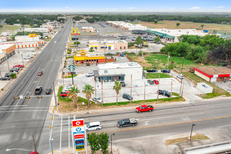 2403 N Saint Marys St, Beeville, TX for sale - Building Photo - Image 1 of 1