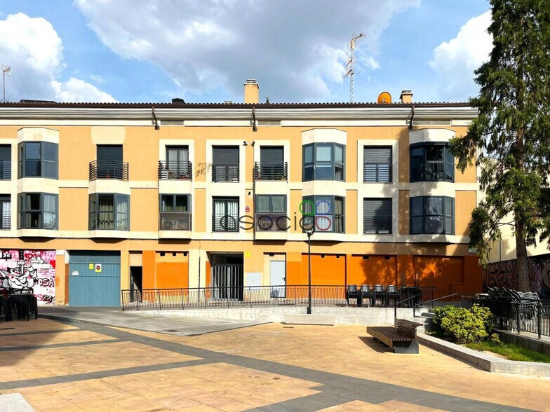 Retail in Guadalajara, Guadalajara for lease - Building Photo - Image 2 of 2