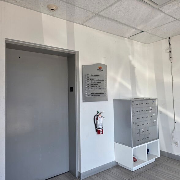 8078 128th St, Surrey, BC for lease - Building Photo - Image 3 of 13