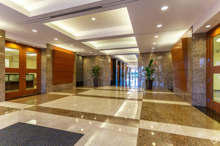 10451 NW 117th Ave, Miami, FL for lease - Lobby - Image 3 of 27
